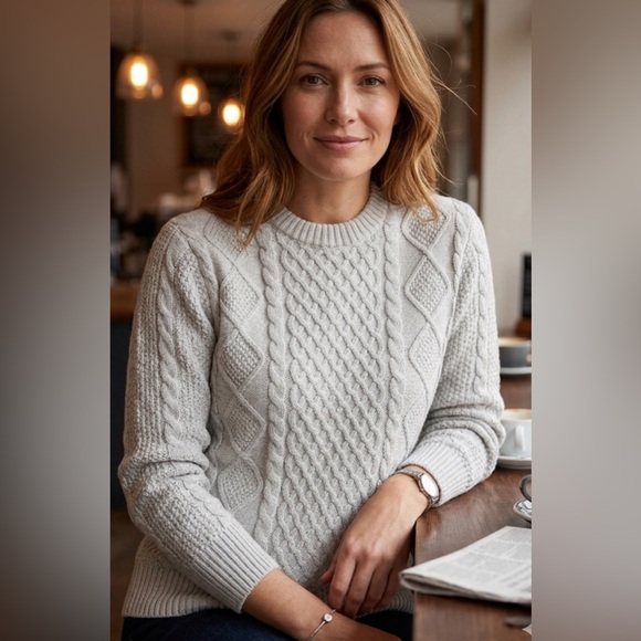 Sweaters - Women's Cable Knit Crew Neck Sweater in Gray Merino Wool Blend XS